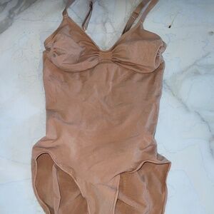 SKIMS SCULPTING clay beige BODYSUIT W. SNAPS size 4x 5x